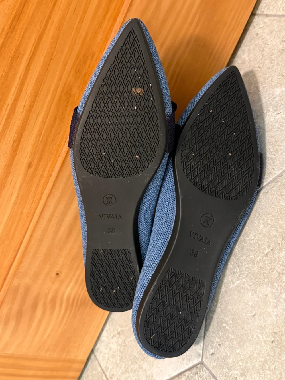 Vivaia Pointed Toe Bow Chambray Slip On Loafers Flats Women’s size 38/7-7.5